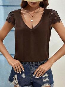 Blusa de mujer de unicolor con parches de encaje en escote en V, blusa de verano, blusa de color negro sólido con encaje, espalda con parches de encaje, blusa sin espalda, blusa de verano para mujer, blusa para invitada de boda, hecha de material - Café integral - Ver 4