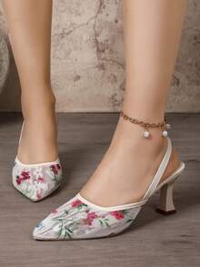 Giày sandal nữ bít mũi khoét rỗng, quai cài nơ, gót chunky, kiểu dáng thanh lịch, thích hợp cho mùa hè. - Màu be - Xem 4