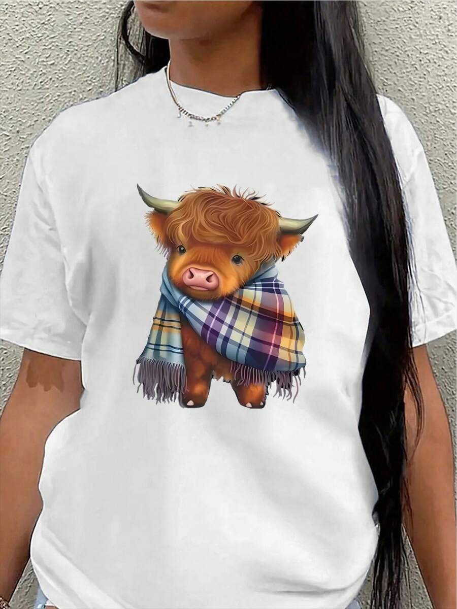 Camiseta de manga corta de poliéster, con un diseño de una adorable vaca de las Highlands con una bufanda a cuadros, adecuada para uso casual en casa o en una cafetería, ligera y duradera, que ofrece tanto comodidad diaria como estilo.women's shirts - Blanco - Ver 1