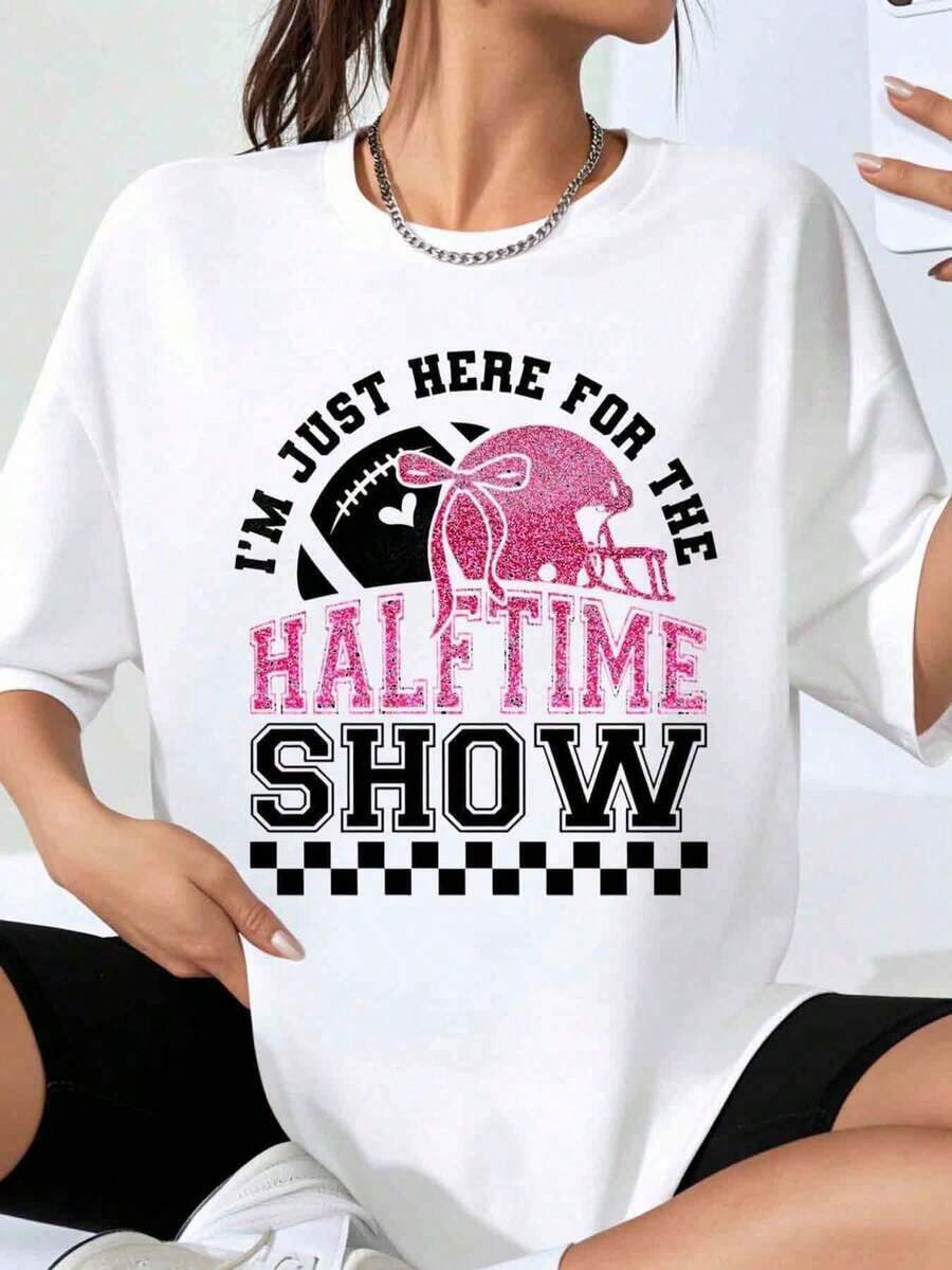 GraphicI M Just Here For The Halftime Show Camiseta de Fanático del Fútbol para Mujer, Diseño de Casco con Purpurina Rosa, Camiseta Blanca de Talla Grande para Celebraciones de Fiesta y Día de Partido - Blanco - Ver 1