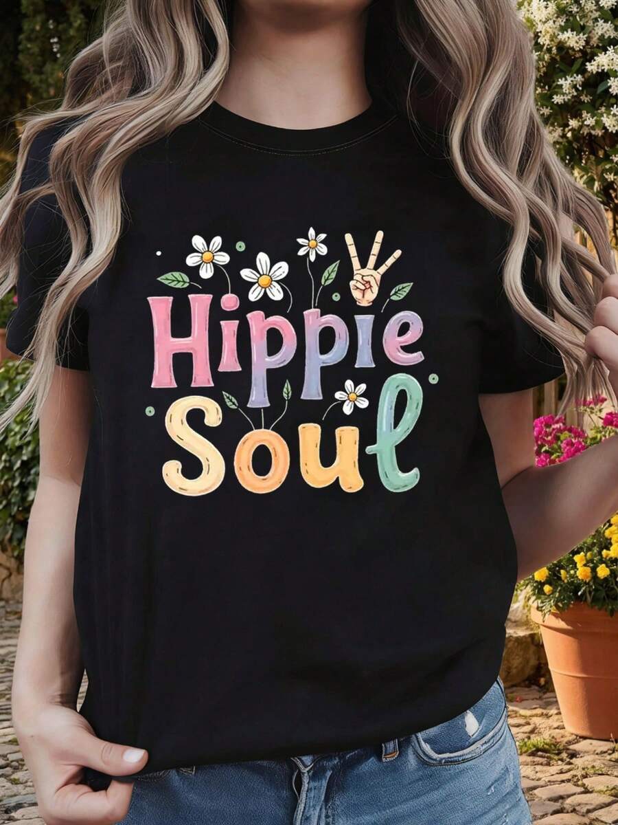 Casual Essential: Embracing The Freedom And Relaxation Of Hippie Style, This Plus-Size Women's Crew Neck T-Shirt Features Colorful Fonts, A Daisy Print, And A Peace Symbol. Perfect For Spring And Summer, It's A Vibrant And Versatile Piece Suitable For Going Out, Outdoor Activities, Or Even Work. Made From Soft Cotton For Everyday Wear, It's A Versatile And Stylish Choice. - 黑色 - 查看 1