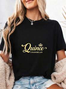 Quince Chambelan & Elegant Gold Crown, Women's Short-Sleeved T-Shirt With Elegant Text, Comfortable, Soft And Lightweight Fabric, Ideal Gift For Quinceañera Enthusiasts Or Lovers. 100% Cotton. - 黑色 - 查看 10