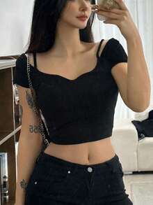 Camiseta ajustada de mujer con hombros abiertos y fruncidos de unicolor elegante, top de verano para salir - Negro - Ver 8