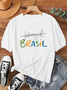 Lightweight Spring/Summer T-Shirt Featuring A Design Combining The Handwritten Word "Brazil" With Colorful Capital Letters. This Colorful T-Shirt Is A New Women's Short-Sleeved Summer Tee, A Casual And Fashionable Printed Tee For Ladies, Stylish Party Wear, And A Perfect Holiday Gift. A Casual Everyday Outfit. - 白色 - 查看 1