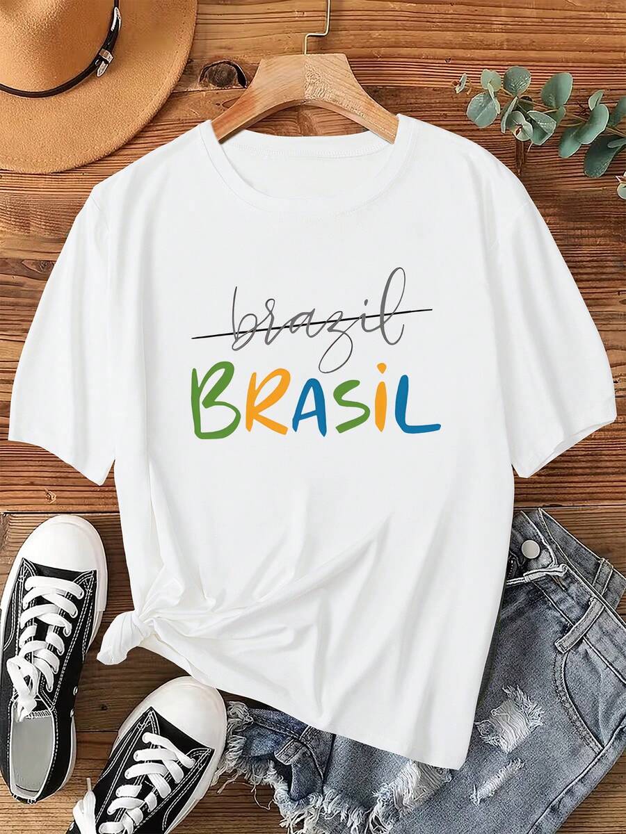 Lightweight Spring/Summer T-Shirt Featuring A Design Combining The Handwritten Word "Brazil" With Colorful Capital Letters. This Colorful T-Shirt Is A New Women's Short-Sleeved Summer Tee, A Casual And Fashionable Printed Tee For Ladies, Stylish Party Wear, And A Perfect Holiday Gift. A Casual Everyday Outfit. - 白色 - 查看 1