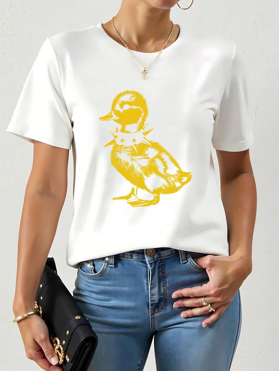 Una linda camiseta punk de verano para mujer con un bonito estampado de pato y un cuello con púas. Esta camiseta de moda alternativa está diseñada para adolescentes emo rock y amantes del punk rock, y es un regalo elegante y divertido. Printed Pattern T-ShirtCamiseta Algodón Familia Coordinada - Blanco - Ver 1