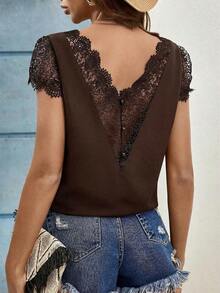 Blusa de mujer de unicolor con parches de encaje en escote en V, blusa de verano, blusa de color negro sólido con encaje, espalda con parches de encaje, blusa sin espalda, blusa de verano para mujer, blusa para invitada de boda, hecha de material - Café integral - Ver 1