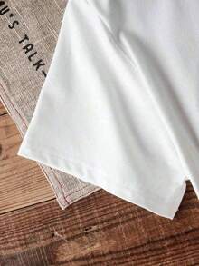Simple And Versatile Design 100% Cotton Women's Oversized Printed T-Shirt In White. Made Of Cotton With A Fun And Humorous Meme-Style Character Design Accompanied By The Phrase "Don't Offer Me Bread, I Have No Self-Control," Ideal For A Youthful, Modern, Casual, Comfortable, Urban Look Full Of Humor, Perfect For Expressing Personality And Fun On Any Occasion. - 白色 - 查看 3