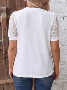 Camiseta básica de talla grande con cuello redondo, manga corta tipo globo, estampado de leopardo en color negro sobre base de color café, de estilo retro y casual - Blanco 2 - Ver 2