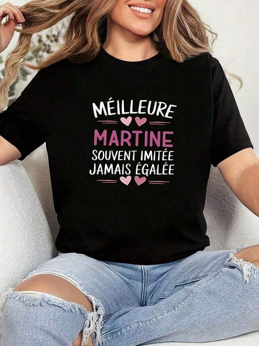 Women's T-Shirt With The Phrase 'Best Martine Often Imid Never Equaled' In French. This Black, Short-Sleeved, Crew-Neck T-Shirt Is Washable And Suitable For Spring, Summer, And Autumn. It Offers A Comfortable Fit With A Stylish Design. Men's T-Shirts, Men's Western Wear, Men's Shirts, Printed T-Shirts, Women's Printed T-Shirts, Summer Tops, Summer Clothing. - 黑色 - 查看 1