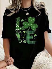 Women's Plus Size Black Short Sleeve Casual T-Shirt With "Love With Shamrocks" Print Design, St. Patrick's Day Design, Unisex Printed T-Shirt, Plus Size Women's T-Shirt, Suitable For Everyday Outings And As A Holiday Gift. - 黑色 - 查看 1