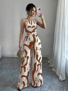 Mono de tela estampada con envolvente frontal para mujer, diseño que define la cintura para usar en ocasiones elegantes, ya sea de fiesta o diario - Caqui - Ver 6