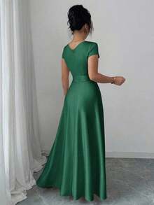Vestido elegante y romántico para mujeres con cuello en V, mangas cortas y cintura ceñida - Verde Oscuro - Ver 2