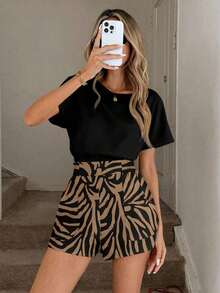 Conjunto de 2 Piezas para Mujer: Top de Manga Corta con Patrón Geométrico y Pantalones Cortos, Casual y Cómodo para Primavera, Verano, Uso Diario y Vacaciones - Negro - Ver 4