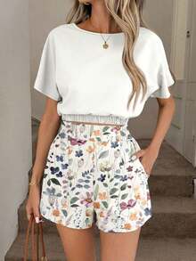 Conjunto de 2 piezas casual y elegante para primavera/verano con blusa de cuello redondo con estampado floral vintage y dobladillo recogido, y shorts con bolsillo con volante en la cintura - Multicolor 4 - Ver 8