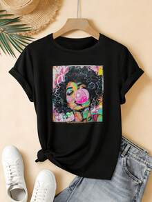 Ropa de verano ligera de una sola pieza y corte holgado para mujer, camiseta con el estampado de una mujer de cabello rizado soplando chicles rosados, adecuada para uso casual y moda femenina elegante. Estilo: cuello redondo, mangas cortas, corte holgado. Un regalo para usted misma/familia/pareja/amigas, para uso diario, en casa, como atuendo casual diario. - Negro - Ver 1