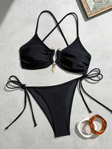 Bộ bikini đen quyến rũ với mặt dây chuyền vàng, áo tam giác dây chéo, kiểu dáng gợi cảm, cạp cao. - màu đen - Xem 1