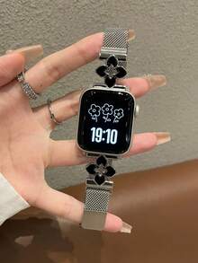1條中性時尚三葉草米蘭式錶帶，適用於Apple Watch 44/40/41/45/42/46/38/Ultra 2 49mm，磁吸金屬錶鏈，奢華不鏽鋼錶帶，商務風格，運動錶帶適用於Apple Watch女性錶帶系列11/10/9/8/7 SE/6/5/4/3/2/1 - 銀色 - 查看 3