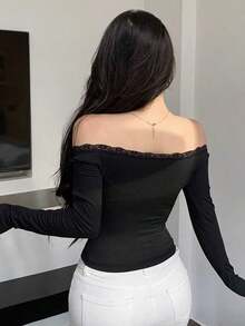 Camiseta ajustada para mujer con hombros descubiertos, con encaje y lazo de contraste, manga larga, top con hombros descubiertos - Negro - Ver 2