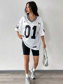 Camiseta casual de manga corta con cuello en V y estampado de letras para mujeres de talla grande - Blanco y Negro - Ver 4
