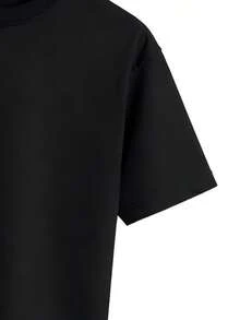 Women's Religious T-Shirt | Image Of The Virgin Mary With Red Roses And A Golden Halo | Intense Contrast Between Red, Gold, And Background, Elegant Style | HD Thermal Printing, Crisp And Durable Details | Short-Sleeved Crew Neck T-Shirt - 黑色 - 查看 3