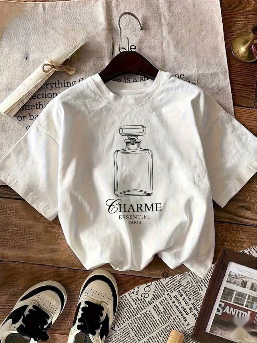 Comfortable Print. 1 Piece Of Plus-Size Women's Summer Clothing, Everyday T-Shirt With "Essence Of Charm Paris" Perfume Bottle Print, Stylish Women's Clothing, Style: Round Neck, Short Sleeve, Loose Fit, A Gift For Yourself/Family/Partner/Friends, Breathable Cotton Top. Simple And Casual Summer Top. - 白色 - 查看 1