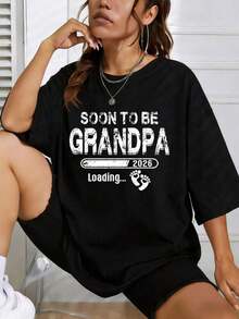 Women's Short-Sleeved Cotton T-Shirt With A Fun "Soon To Be A Grandfather 2026 Loading" Print. This Casual, Crew-Neck T-Shirt Is Perfect For Everyday Wear And Makes A Great Gift For Friends And Family. Made From 100% Cotton, It Features A Youthful And Modern Design. - 黑色 - 查看 1