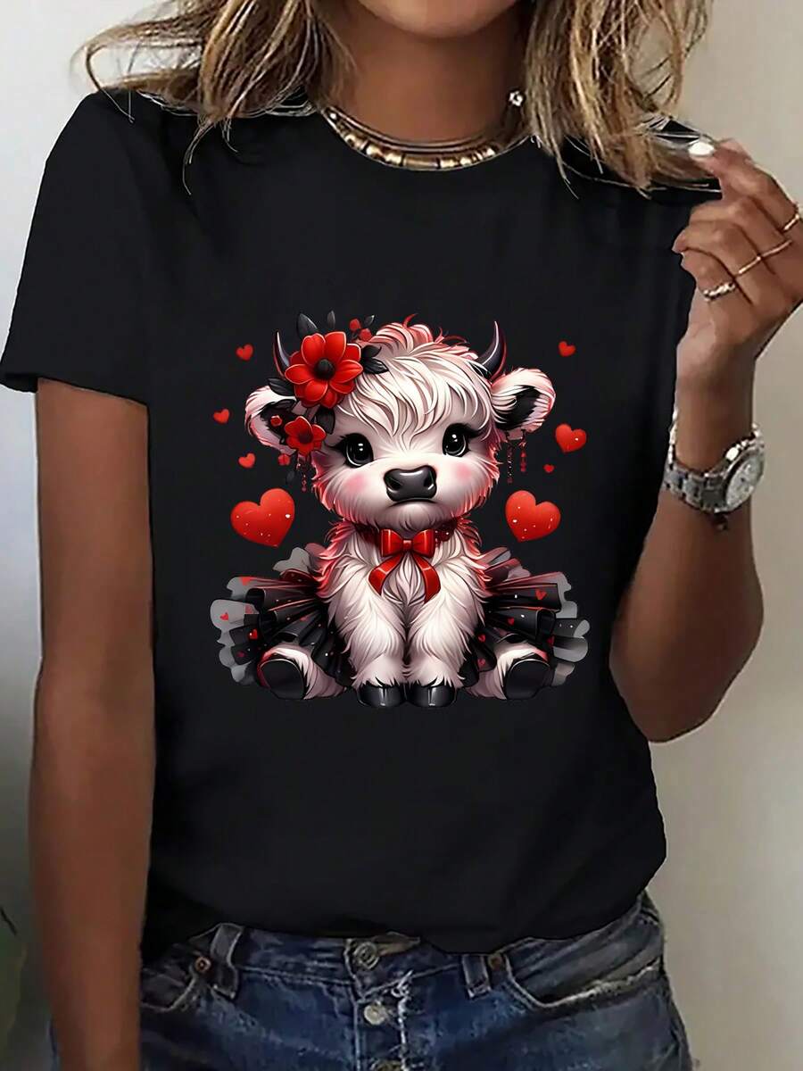 A Fun Short-Sleeved T-Shirt Printed With An Adorable Highland Cow And Hearts, A Casual And Tee For Women. This Stylish And Unique Printed T-Shirt Has A Comfortable Crew Neck, Making It A Perfect Gift. The Breathable And Comfortable Activewear Is Ideal. - 黑色 - 查看 1