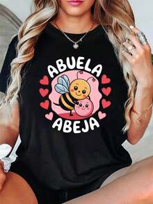 Women's Cotton T-Shirts With A Round Neck, Featuring A Casual Print With The Text "GRANDMA BEE" In Spanish. This Short-Sleeved T-Shirt Is Perfect For Spring/Summer, Casual Wear For Shopping, And Makes A Great Holiday Gift. The Cartoon Bee Design With Heart Elements Creates A Cute And Warm Style, Conveying The Warmth And Care Of A Grandmother. A Simple T-Shirt For Everyday Wear. - 黑色 - 查看 1