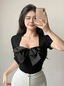 Camiseta ajustada de mujer con cuello cuadrado, decoración de lazo y manga corta, top lindo para el Día de San Valentín en verano - Negro - Ver 6