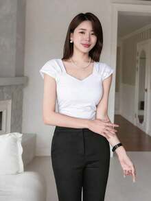 Camiseta de mujer con cuello de corazón descubierto, Hombros descubiertos y mangas cortas de volantes, unicolor ideal para el verano - Blanco - Ver 5