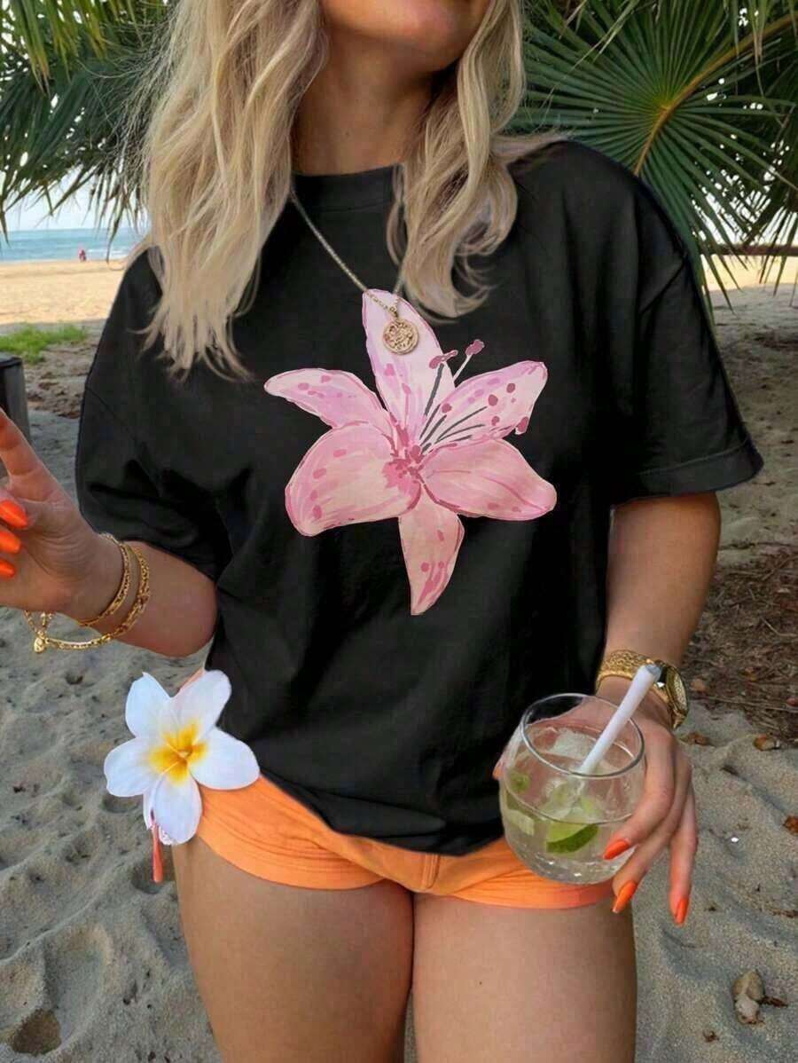 One Piece Of Women's Plus-Size Loose-Fitting T-Shirt, 100% Cotton, With A Watercolor Pink Lily Design, Perfect For Summer Beach Days, Tropical Vacations, And Music Festival Outfits, Creating A Fresh Bohemian Style. Suitable For Spring, Summer, And Autumn. - 黑色 - 查看 1