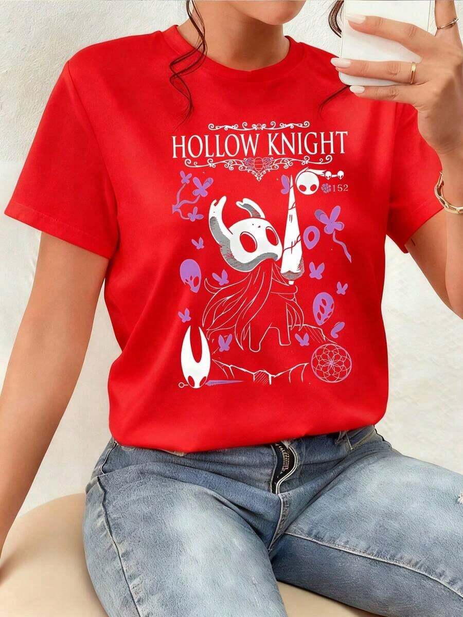 A Small Knight Wearing A White Mask, Surrounded By Purple Butterflies, Symbolizes Courage And Inner Peace In A Mystical World Filled With Luminous Life. This Women's T-Shirt Is Made From 100% Cotton, Making It Comfortable And Soft, Ideal For Everyday Wear. - 紅色 - 查看 1