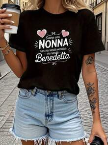 Camiseta de mujer con el texto en italiano "Ser NONNA no me hace vieja, me hace bendecida" impreso en ella, una camiseta casual de manga corta y cuello redondo para mujer, ideal para primavera y verano, adecuada para el uso diario. - Negro - Ver 1