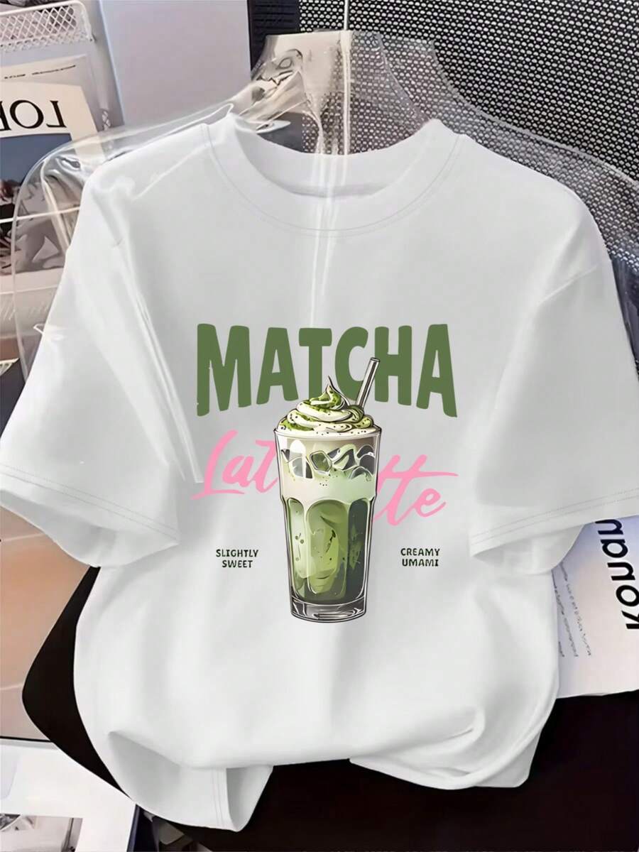 Women's Short-Sleeved T-Shirt With A Matcha Latte Design, A New Summer Style, Loose And Comfortable, A Modern Round-Neck Top For Ladies. Featuring A Matcha Latte Drink Illustration, Available In Multiple Colors, Casual And Versatile, Perfect For Lovers Of Fresh And Artistic Desserts. - 白色 - 查看 1