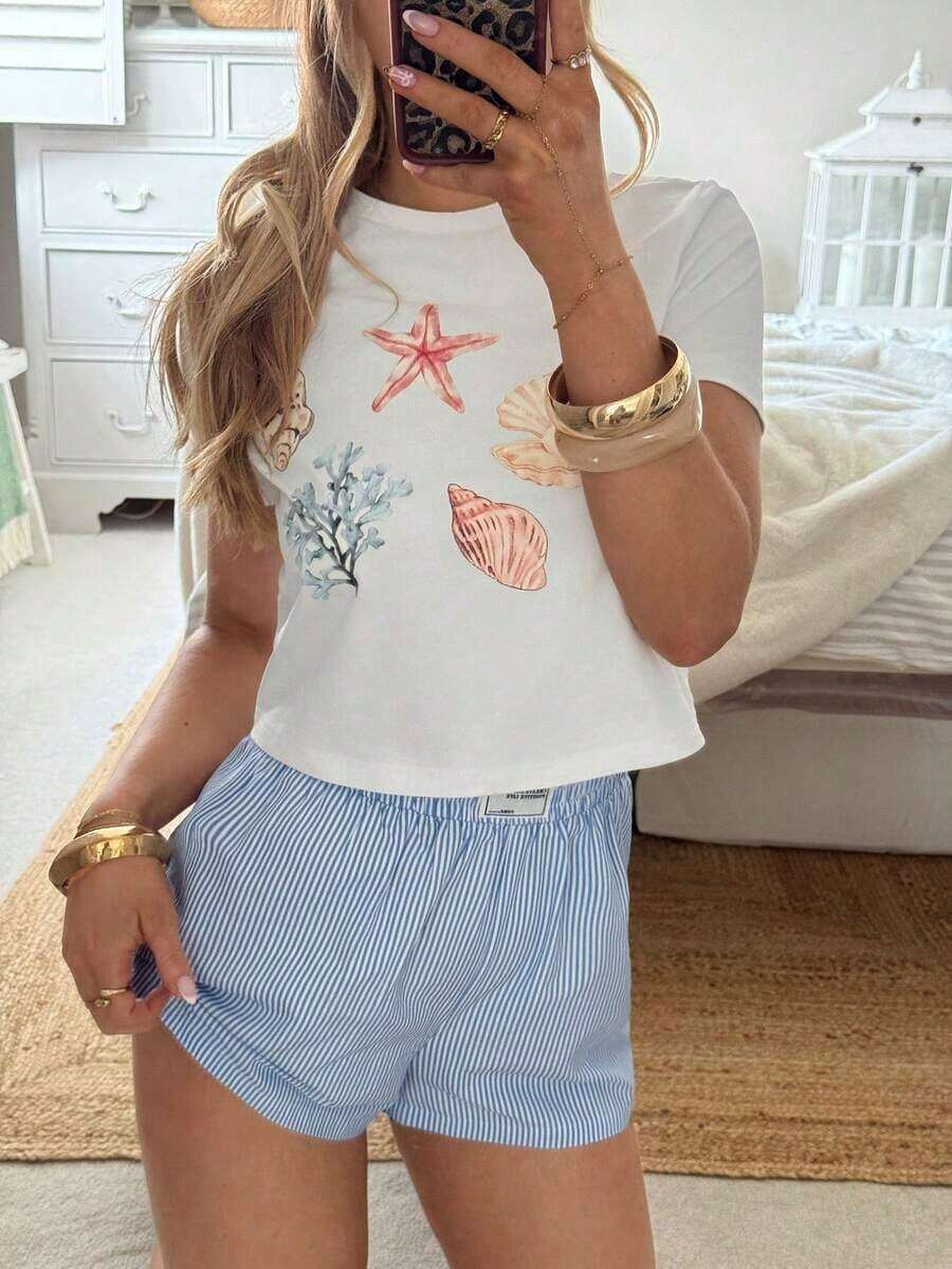 Conjunto casual de 2 piezas de mujer con camiseta de manga corta con cuello redondo y estampado de estrellas de mar, y shorts a rayas en azul marino - Azul y blanco - Ver 1