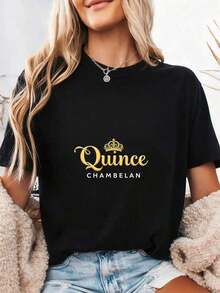 Quince Chambelan & Elegant Gold Crown, Women's Short-Sleeved T-Shirt With Elegant Text, Comfortable, Soft And Lightweight Fabric, Ideal Gift For Quinceañera Enthusiasts Or Lovers. 100% Cotton. - 黑色1 - 查看 1