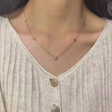 Dây chuyền mặt dây hình cỏ bốn lá đính một viên kim cương, mạ vàng 18K, kiểu dáng tối giản sang trọng phổ biến của Hàn Quốc và Nhật Bản. - Vàng - Xem 3