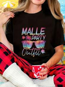 Gradient-Colored Sunglasses Enhance Malle's Summer Beach Party Outfit, Featuring A Text Print On A Women's Short-Sleeved Crew Neck T-Shirt, Perfect For Spring And Summer. Casual Printed T-Shirt For Women, Short-Sleeved Crew Neck, Local Spring/Summer Streetwear. - 黑色 - 查看 6