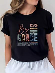 Camiseta Estampada para Mujer - Camiseta Casual de Manga Corta y Cuello Redondo en Negro con Colorido Diseño de Texto By Grace. Con un Corte Relajado para Todas las Estaciones, Perfecta para el Uso Diario y Atuendos de Vacaciones, Lavable aáquina. - Negro - Ver 1