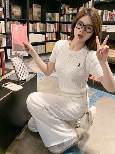 夏季新款甜美少女刺绣纹理针织短袖T恤，纯可爱修身露脐优雅休闲百搭T恤，适合通勤、约会、Y2K复古校园、海滩、派对、母亲节、婚礼等场合，优雅针织上衣