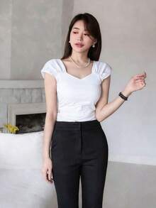 Camiseta de mujer con cuello de corazón descubierto, Hombros descubiertos y mangas cortas de volantes, unicolor ideal para el verano - Blanco - Ver 4