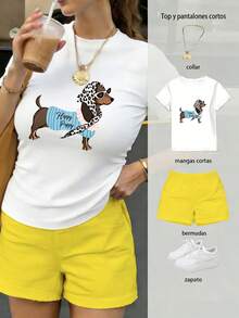 Conjunto de blusa y pantalones cortos para mujer, patrón de perro salchicha con pañuelo de leopardo y lentes, combinación de colores azul y marrón, estilo divertido - Camiseta blanca + pantalón corto amarillo - Ver 1
