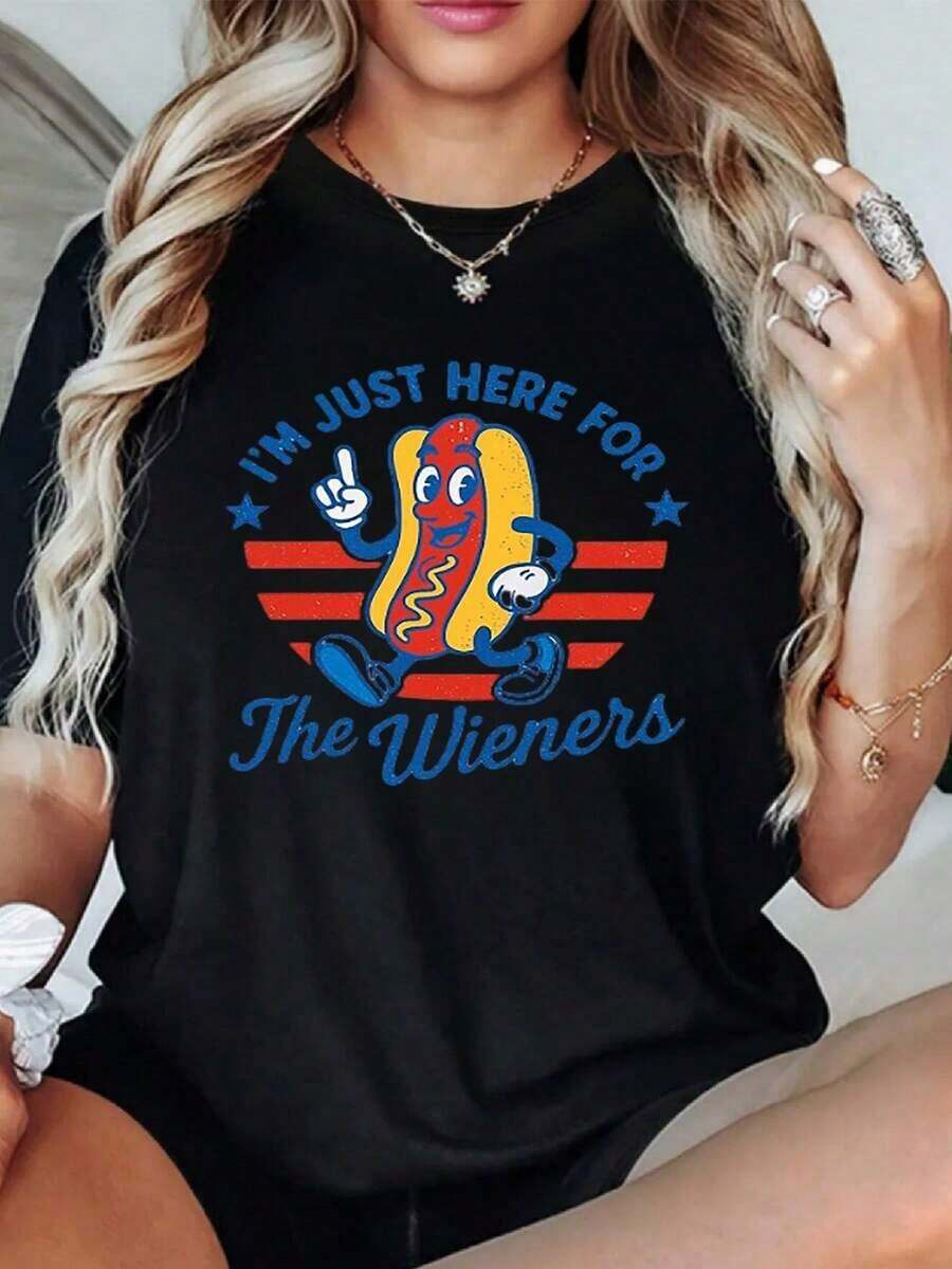 100% Cotton. Fun Graphic Of An Animated Hot Dog Raising A Finger In A Gesture Of Joy, Showing A Relaxed And Humorous Spirit. Ideal For Casual Occasions. Women's 100% Cotton T-Shirt. Women's Simple Solid Color T-Shirt, Loose And Slim Fit Casual Short Sleeve - 黑色 - 查看 1