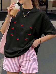 T-Shirt With Red Cherry Design, Embroidered Style But It's Printed, Colorful, Casual, Modern, Round Neck, Short Sleeve, Ideal For Every Day, Eye-Catching, Loose, Fashionable, Ideal For You. - 黑色 - 查看 2