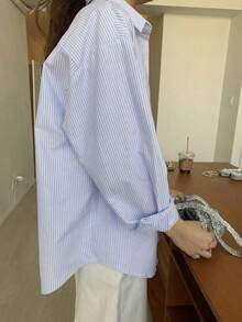 Camisa de manga larga con hombros caídos y rayas verticales - Azul y blanco - Ver 2