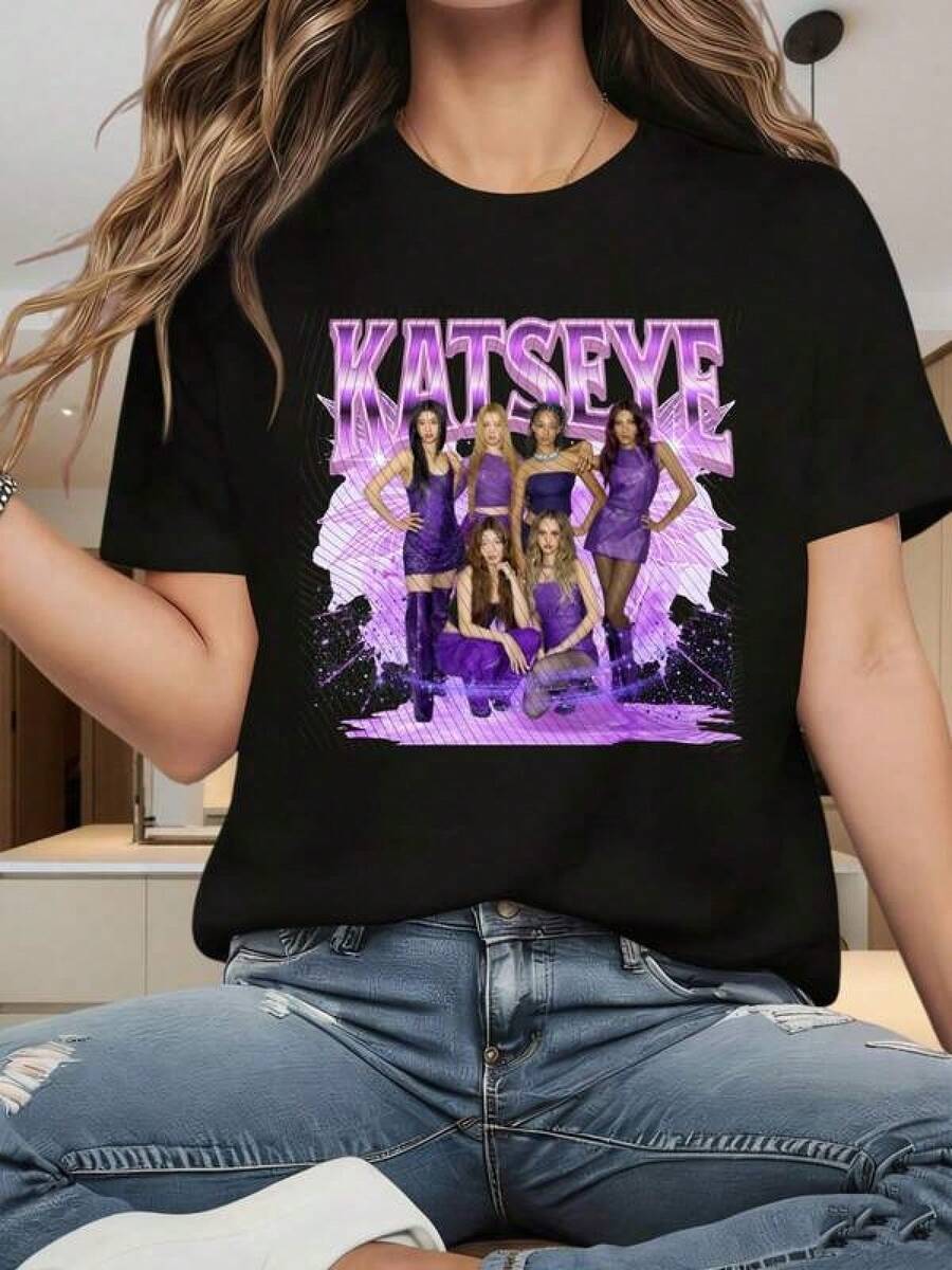Camiseta casual de moda para mujer, tema morado del Grupo KATSEYE, ropa de verano, regalo para fans de la música, blusas para mujer, tops de mujer, camisetas, unisex. - Negro - Ver 1