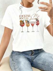The Print Shows Four Glasses With Colorful Cocktails That Symbolize Joyful Moments Of Socializing And Celebrating Among Friends, Reflecting A Free, Optimistic, And Modern Spirit. Women's 100% Cotton Casual Comfortable T-Shirt Ideal For Everyday Wear. Comfortable Clothing. - 白色 - 查看 7