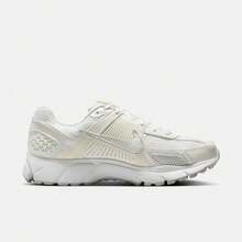 耐克女士 W NIKE ZOOM VOMERO 5 休闲运动鞋，低帮 IB8929-100 - 米色 - 查看 2