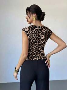 Camiseta asimétrica de hombro con decoración metálica, elegante y casual, adecuada para salir, fiestas y otras ocasiones/Otoño para mujeres/Disfraz de Halloween para mujeres/Camiseta roja de Navidad/Parte superior de fiesta de Año Nuevo/Elegantes - Blanco - Ver 2